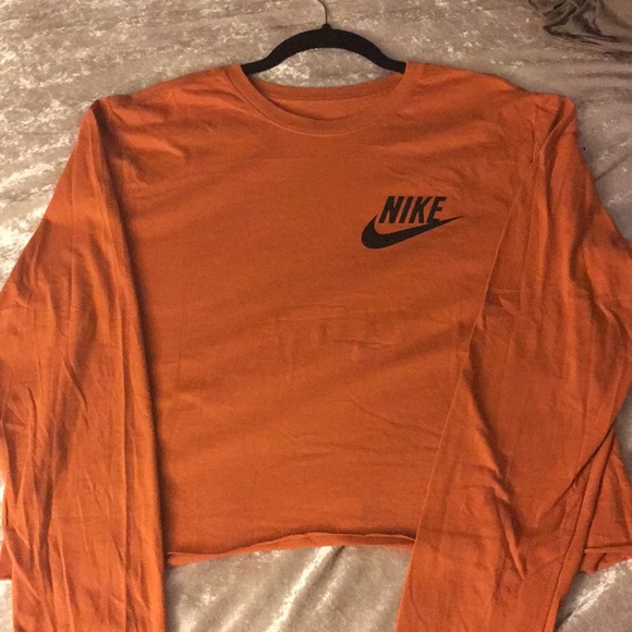 NWOT Nike cropped long sleeve top - Picture 2 of 4